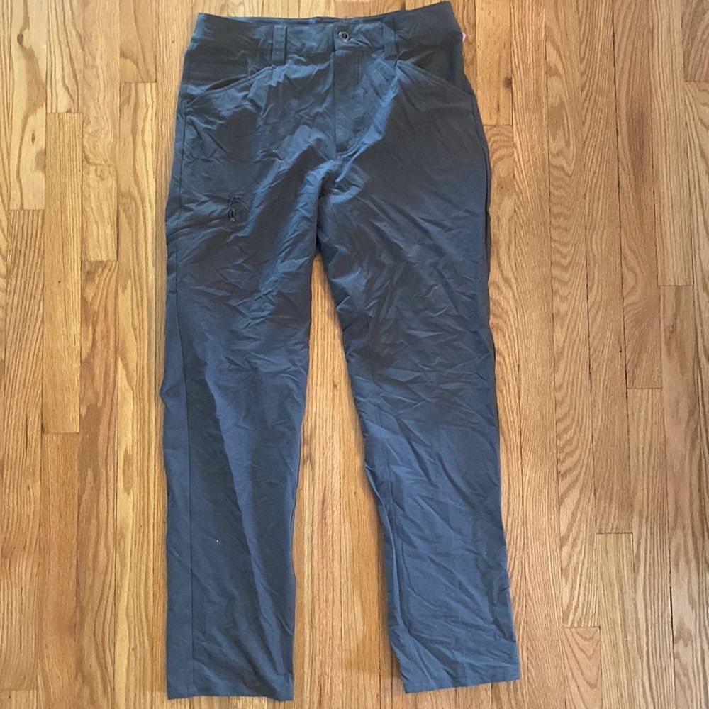 Patagonia Mens sz 34 Quandry Pant Forge Grey
Style# 55176 new condition NWOT